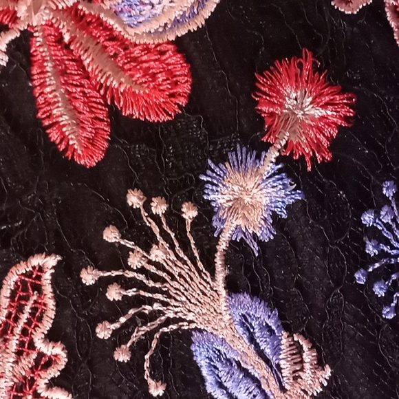 AKIRA High Waisted Embroidered Floral Print Shorts - Picture 5 of 9